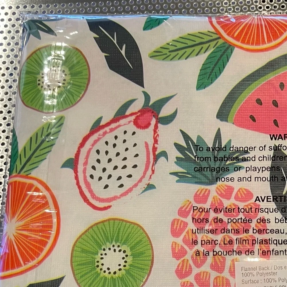 Tropical table cover. NWT. Reusable